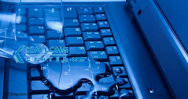 laptop-bi-vo-nuoc